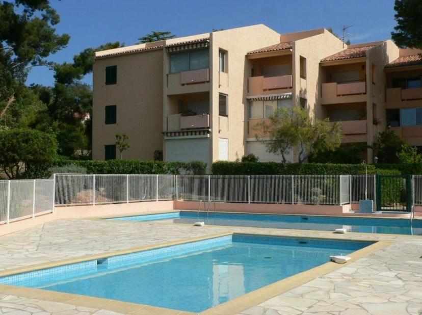 בנדול Studio Avec Piscines A 500M De La Plage מראה חיצוני תמונה