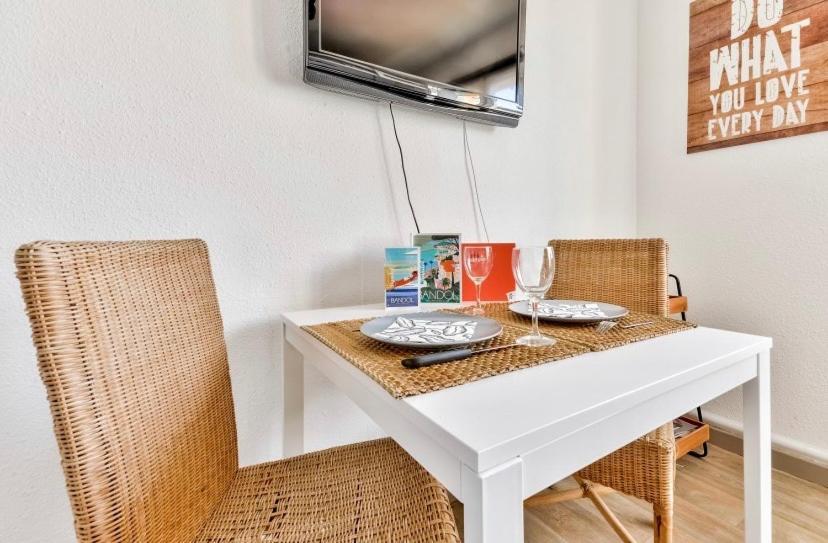 בנדול Studio Avec Piscines A 500M De La Plage מראה חיצוני תמונה